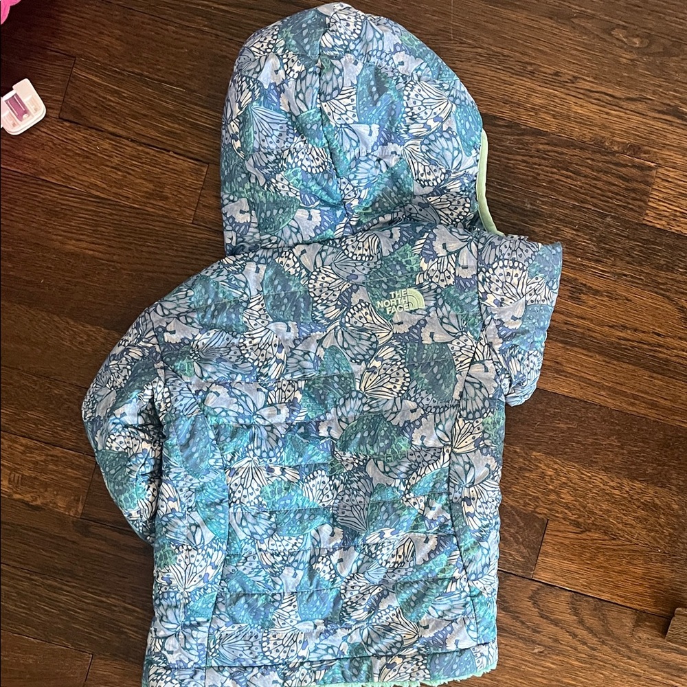 The North Face 3T Blue Floral butterfly Puffer Jacket -reversible Sherpa Lining! - Picture 6 of 7